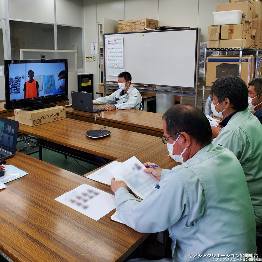沖縄県の農業職種の企業様がWEB面接を実施した時の写真